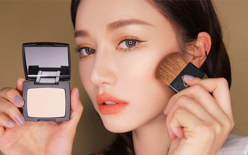 Không lạm dụng phấn phủ