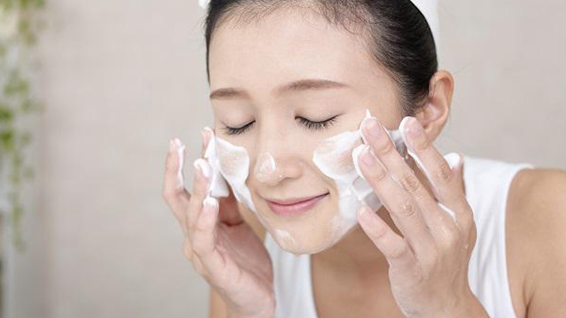 Làm sạch làn da