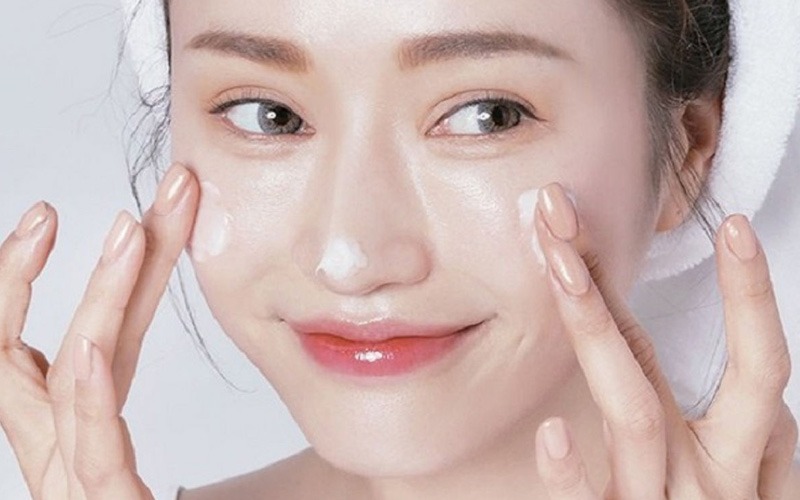 Dưỡng da trước khi makeup